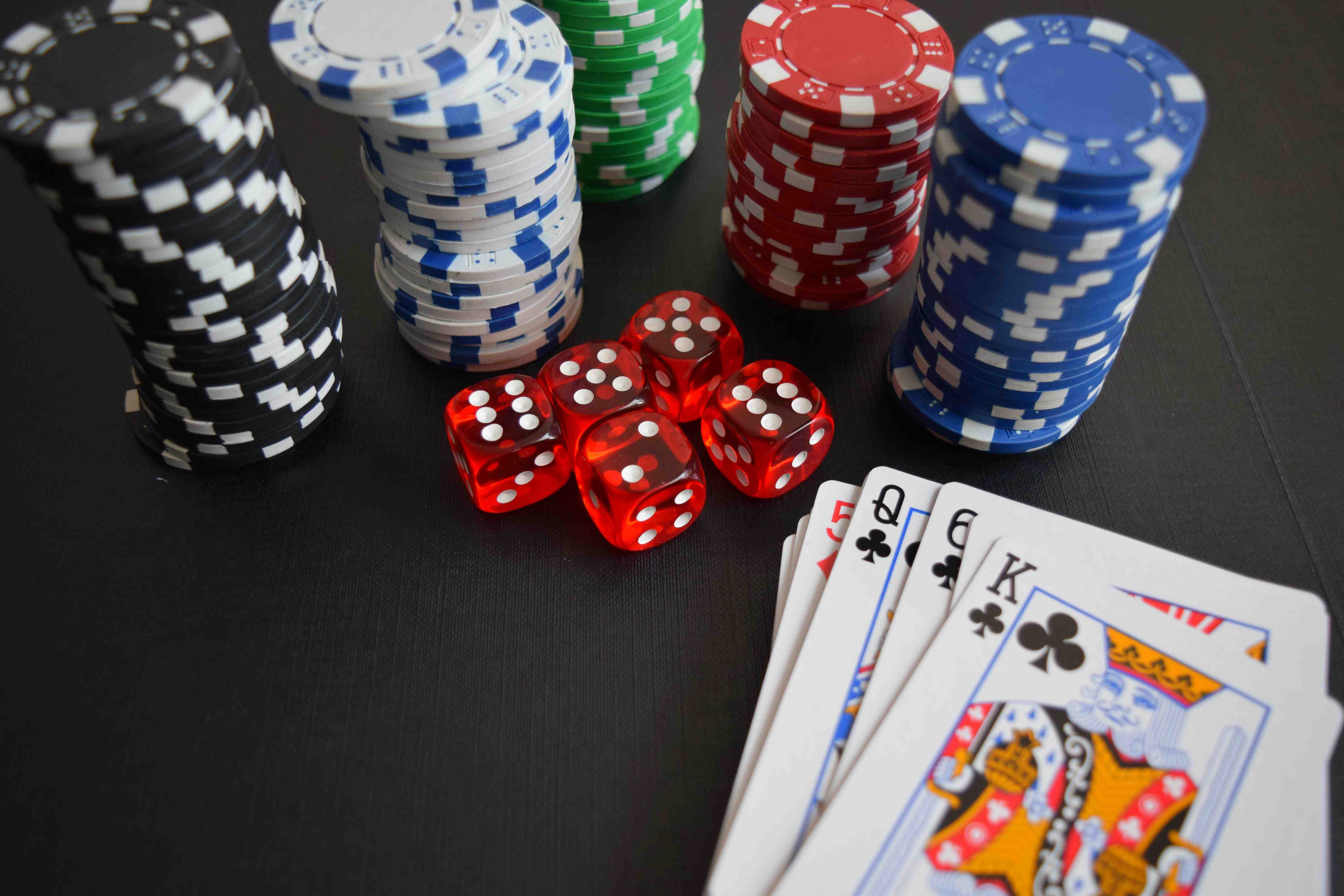 winwib Online Slots — PG Soft နှင့် Pragmatic Play ဂိမ်းများ မြန်မာဖုန်းဖြင့် ကစားနေသောမြင်ကွင်း